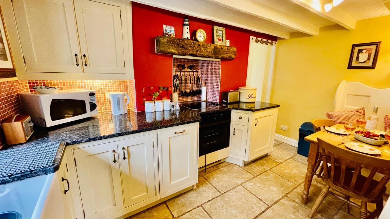 Thornwell Cottage: Charming Village Retreat with Gardens and Views Dittisham Exterior photo